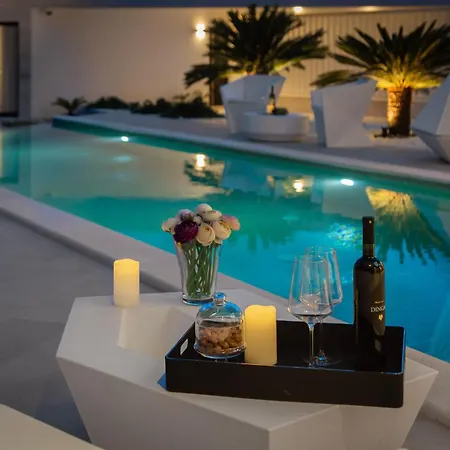 Luxury Sun Rays With Infinity Pool Kastela
