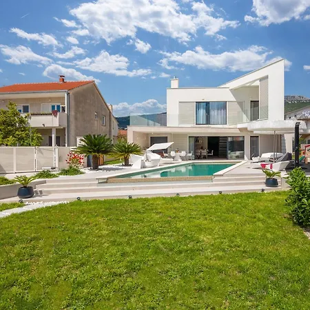 Luxury Sun Rays With Infinity Pool * Kastela