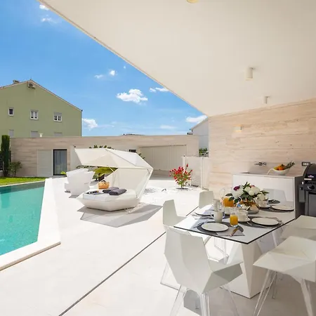 Villa Luxury Sun Rays With Infinity Pool