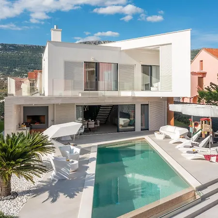 Luxury Sun Rays With Infinity Pool Villa Kastela