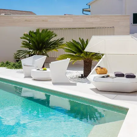 Luxury Sun Rays With Infinity Pool Villa *