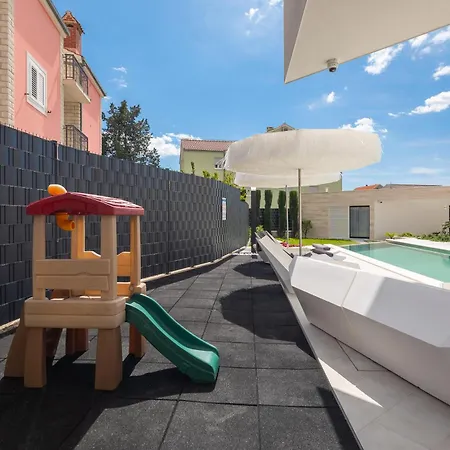 Villa Luxury Sun Rays With Infinity Pool