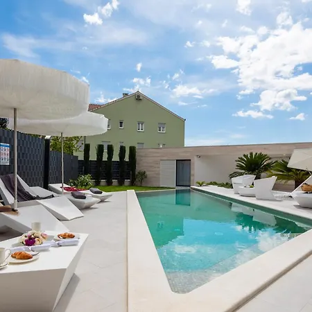 Villa Luxury Sun Rays With Infinity Pool *