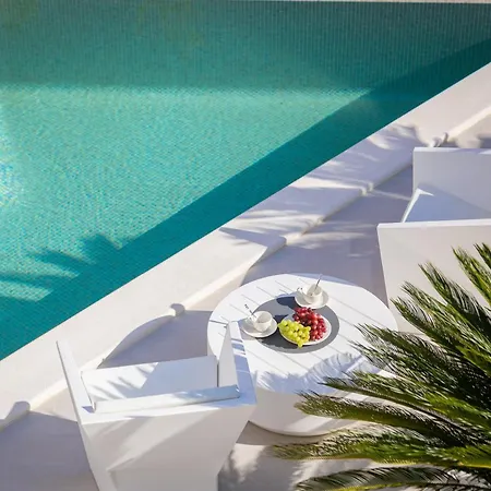 Luxury Sun Rays With Infinity Pool *