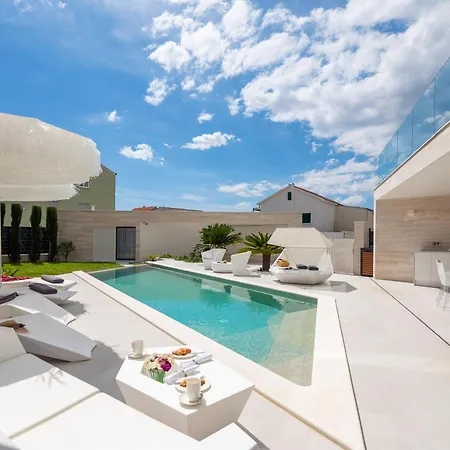 Luxury Sun Rays With Infinity Pool