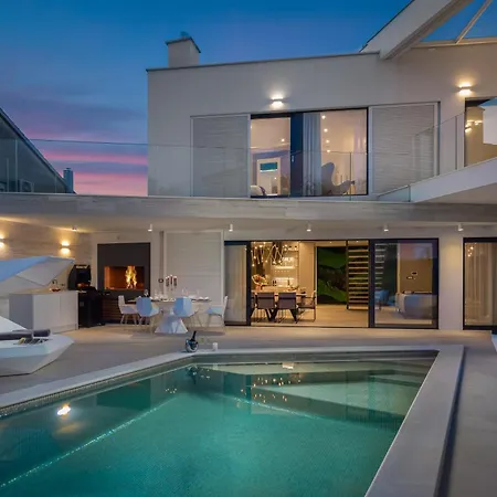 Villa Luxury Sun Rays With Infinity Pool Kastela