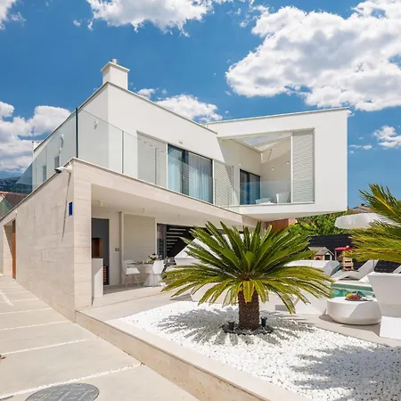 Villa Luxury Sun Rays With Infinity Pool