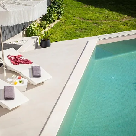 Luxury Sun Rays With Infinity Pool *